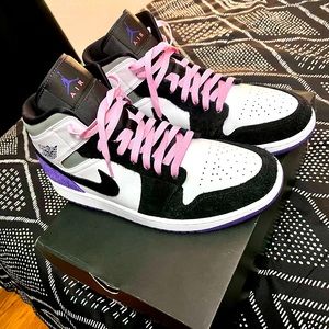 Air Jordan. AJ1 Varsity Purple MID.
